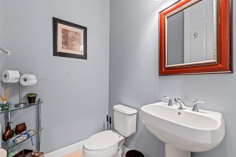 Купить виллу или дом в Катлер-Бей, Флорида 5 спален, 284.37м2, № 2056136 - фото 24