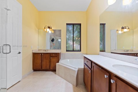 Купить виллу или дом в Катлер-Бей, Флорида 5 спален, 284.37м2, № 2056136 - фото 22