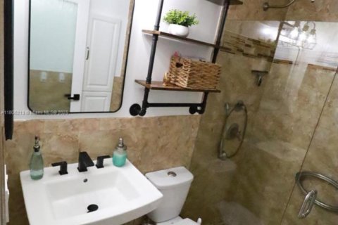 House in West Palm Beach, Florida 3 bedrooms, 157.93 sq.m. № 1758500 - photo 17