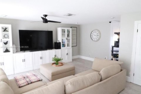 House in West Palm Beach, Florida 3 bedrooms, 157.93 sq.m. № 1758500 - photo 11