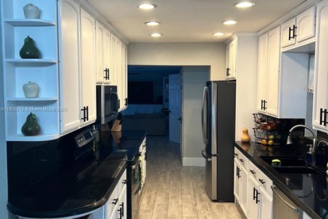 House in West Palm Beach, Florida 3 bedrooms, 157.93 sq.m. № 1758500 - photo 4