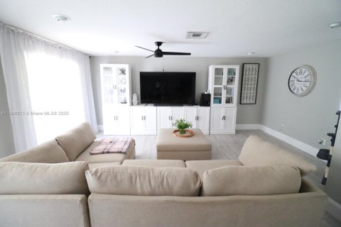 House in West Palm Beach, Florida 3 bedrooms, 157.93 sq.m. № 1758500 - photo 10