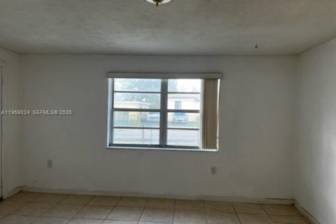 Casa en alquiler en Miami Gardens, Florida, 4 dormitorios, 125.98 m2 № 2031874 - foto 16