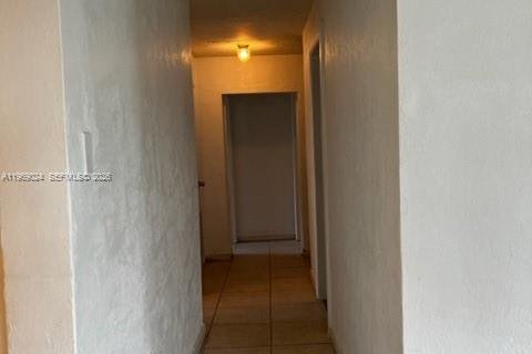 Casa en alquiler en Miami Gardens, Florida, 4 dormitorios, 125.98 m2 № 2031874 - foto 24