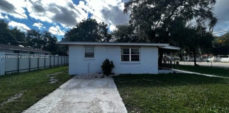 Casa en Miami Gardens, Florida 4 dormitorios, 125.98 m2 № 2031874