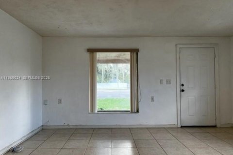 Casa en alquiler en Miami Gardens, Florida, 4 dormitorios, 125.98 m2 № 2031874 - foto 17