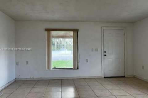Casa en alquiler en Miami Gardens, Florida, 4 dormitorios, 125.98 m2 № 2031874 - foto 19