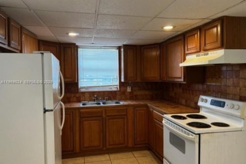 Casa en alquiler en Miami Gardens, Florida, 4 dormitorios, 125.98 m2 № 2031874 - foto 10