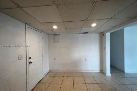 Casa en alquiler en Miami Gardens, Florida, 4 dormitorios, 125.98 m2 № 2031874 - foto 13