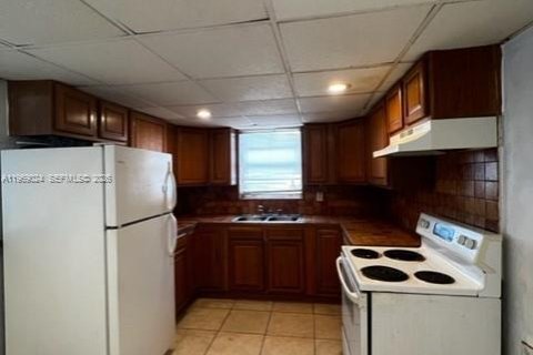 Casa en alquiler en Miami Gardens, Florida, 4 dormitorios, 125.98 m2 № 2031874 - foto 11