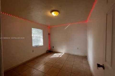 Casa en alquiler en Miami Gardens, Florida, 4 dormitorios, 125.98 m2 № 2031874 - foto 25