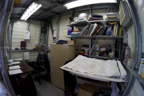 Propiedad comercial en venta en Miami, Florida № 2012455 - foto 11