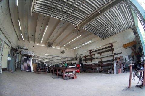 Propiedad comercial en venta en Miami, Florida № 2012455 - foto 24