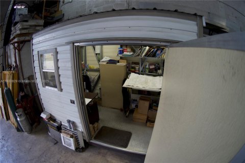 Propiedad comercial en venta en Miami, Florida № 2012455 - foto 9