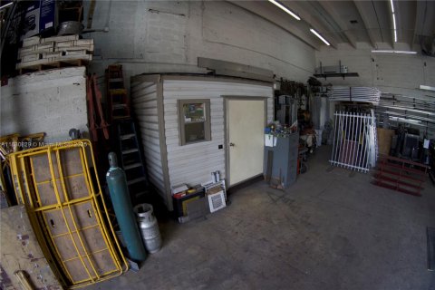 Propiedad comercial en venta en Miami, Florida № 2012455 - foto 14