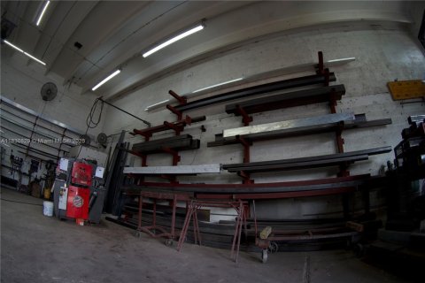 Propiedad comercial en venta en Miami, Florida № 2012455 - foto 20