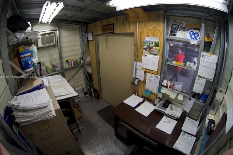 Propiedad comercial en venta en Miami, Florida № 2012455 - foto 10