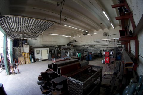 Propiedad comercial en venta en Miami, Florida № 2012455 - foto 21