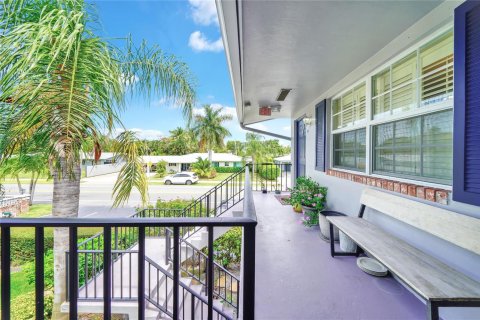 Condo in Fort Lauderdale, Florida, 2 bedrooms  № 2192655 - photo 23
