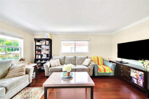 Condo in Fort Lauderdale, Florida, 2 bedrooms  № 2192655 - photo 2