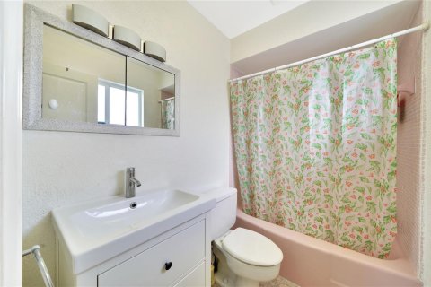 Condo in Fort Lauderdale, Florida, 2 bedrooms  № 2192655 - photo 17