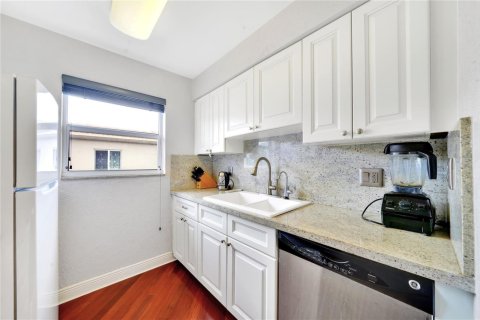 Condo in Fort Lauderdale, Florida, 2 bedrooms  № 2192655 - photo 7