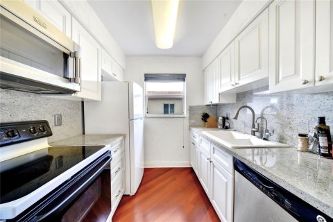 Condo in Fort Lauderdale, Florida, 2 bedrooms  № 2192655 - photo 6
