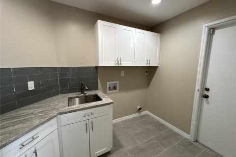 Villa ou maison à vendre à Bradenton, Floride: 4 chambres, 180.23 m2 № 2210325 - photo 10