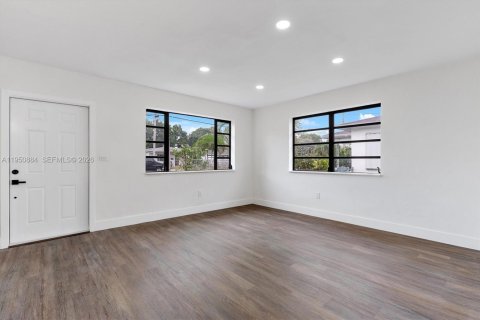 Casa en venta en Miami, Florida, 3 dormitorios, 93.65 m2 № 2008875 - foto 14