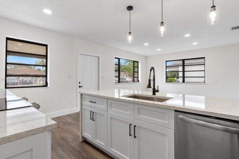 Casa en venta en Miami, Florida, 3 dormitorios, 93.65 m2 № 2008875 - foto 12