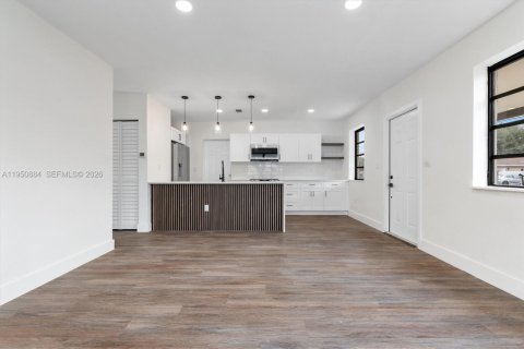 Casa en venta en Miami, Florida, 3 dormitorios, 93.65 m2 № 2008875 - foto 6