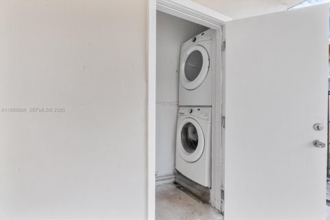 Casa en venta en Miami, Florida, 3 dormitorios, 93.65 m2 № 2008875 - foto 30