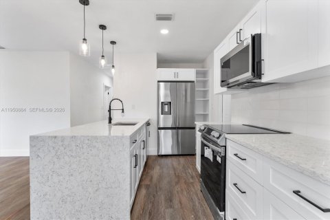 Casa en venta en Miami, Florida, 3 dormitorios, 93.65 m2 № 2008875 - foto 11