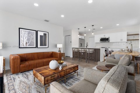 Casa en venta en Miami, Florida, 3 dormitorios, 93.65 m2 № 2008875 - foto 4