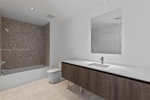 Купить кондоминиум в Майами, Флорида 3 спальни, 164.53м2, № 2062274 - фото 20