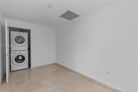 Купить кондоминиум в Майами, Флорида 3 спальни, 164.53м2, № 2062274 - фото 23