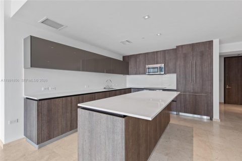 Купить кондоминиум в Майами, Флорида 3 спальни, 164.53м2, № 2062274 - фото 6