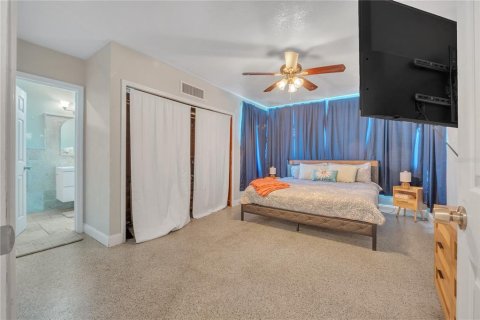 House in Daytona Beach, Florida 4 bedrooms, 208.94 sq.m. № 2313076 - photo 12