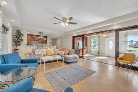 House in Daytona Beach, Florida 4 bedrooms, 208.94 sq.m. № 2313076 - photo 9