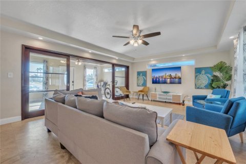 House in Daytona Beach, Florida 4 bedrooms, 208.94 sq.m. № 2313076 - photo 11