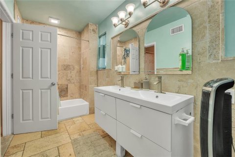 House in Daytona Beach, Florida 4 bedrooms, 208.94 sq.m. № 2313076 - photo 16