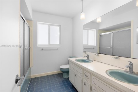 Снять в аренду виллу или дом в Пальметто-Бей, Флорида 3 спальни, 147.9м2, № 2007910 - фото 24