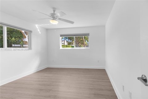 Снять в аренду виллу или дом в Пальметто-Бей, Флорида 3 спальни, 147.9м2, № 2007910 - фото 19