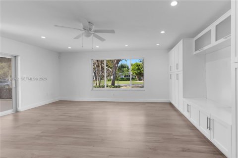 Снять в аренду виллу или дом в Пальметто-Бей, Флорида 3 спальни, 147.9м2, № 2007910 - фото 11