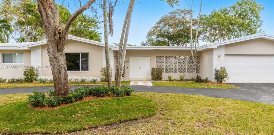 Дом в Пальметто-Бей, Флорида 3 спальни, 147.9м2 № 2007910