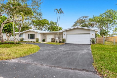 Снять в аренду виллу или дом в Пальметто-Бей, Флорида 3 спальни, 147.9м2, № 2007910 - фото 3