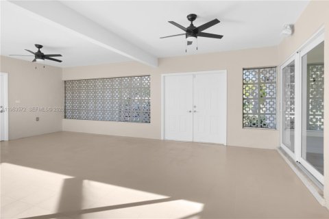 Снять в аренду виллу или дом в Пальметто-Бей, Флорида 3 спальни, 147.9м2, № 2007910 - фото 4