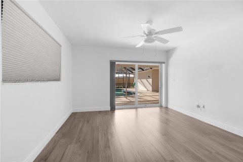 Снять в аренду виллу или дом в Пальметто-Бей, Флорида 3 спальни, 147.9м2, № 2007910 - фото 22