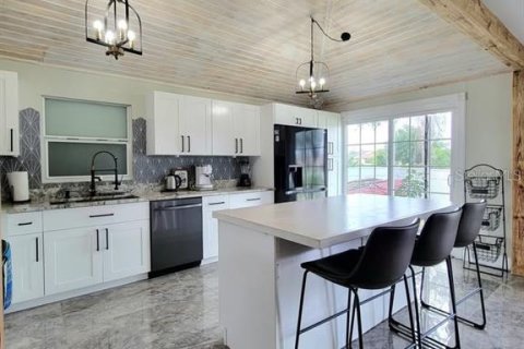 House in Kissimmee, Florida 4 bedrooms, 299.7 sq.m. № 2196271 - photo 4