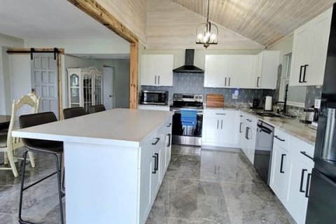 House in Kissimmee, Florida 4 bedrooms, 299.7 sq.m. № 2196271 - photo 3